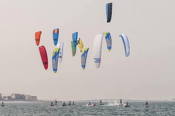 Sealine Beach- su destino único para practicar kitesurf en Qatar  